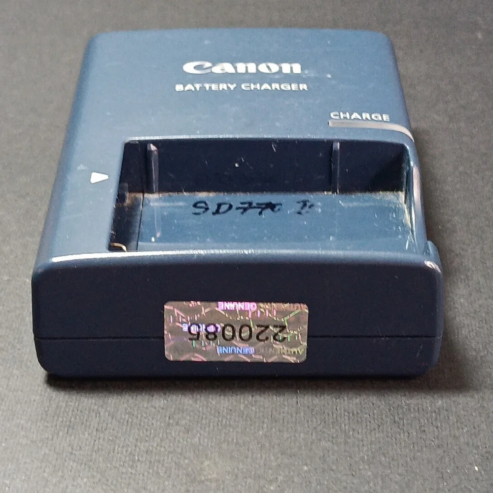 Canon Powershot SD880 IS Digital ELPH 10MP Camera SD, Battery, Charger Tested
